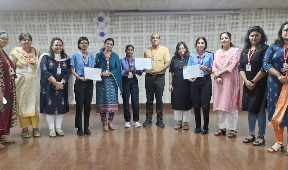 हिंदी कहानी लेखन में प्रिया प्रथम, रोजी द्वितीय और आकांक्षा तृतीय स्थान पर रहीं…